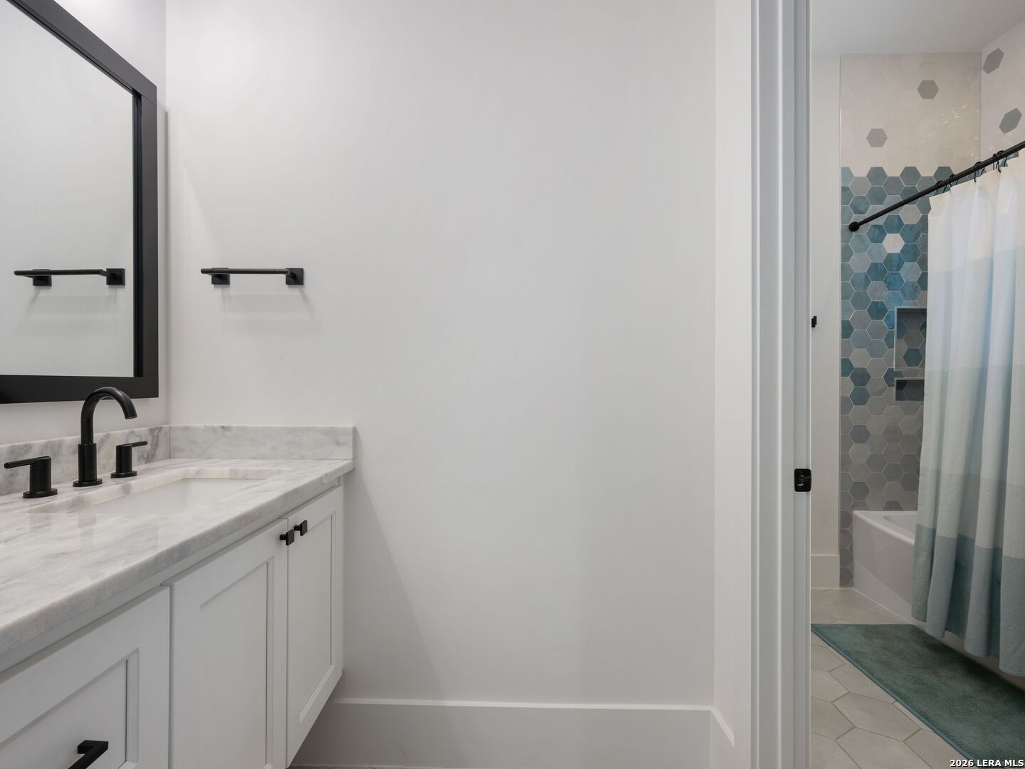 10702 Nina Ridge