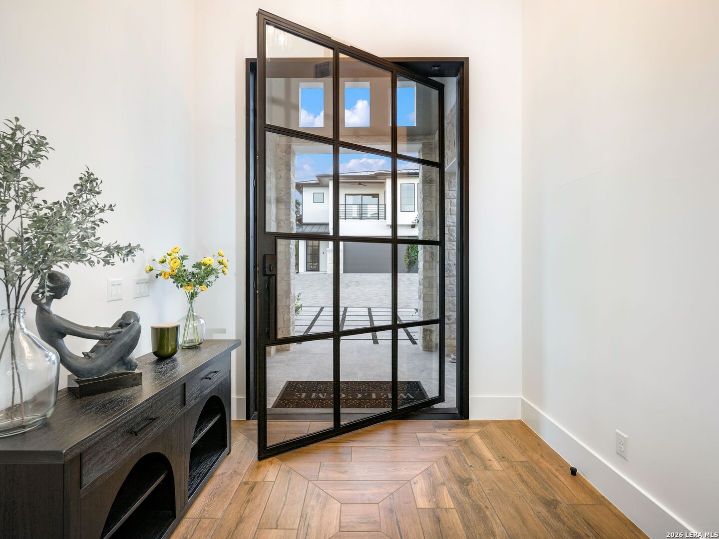 10702 Nina Ridge