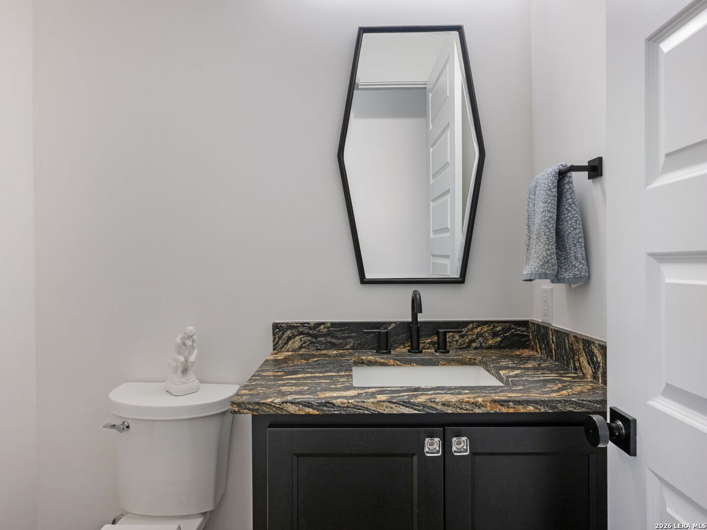 10702 Nina Ridge