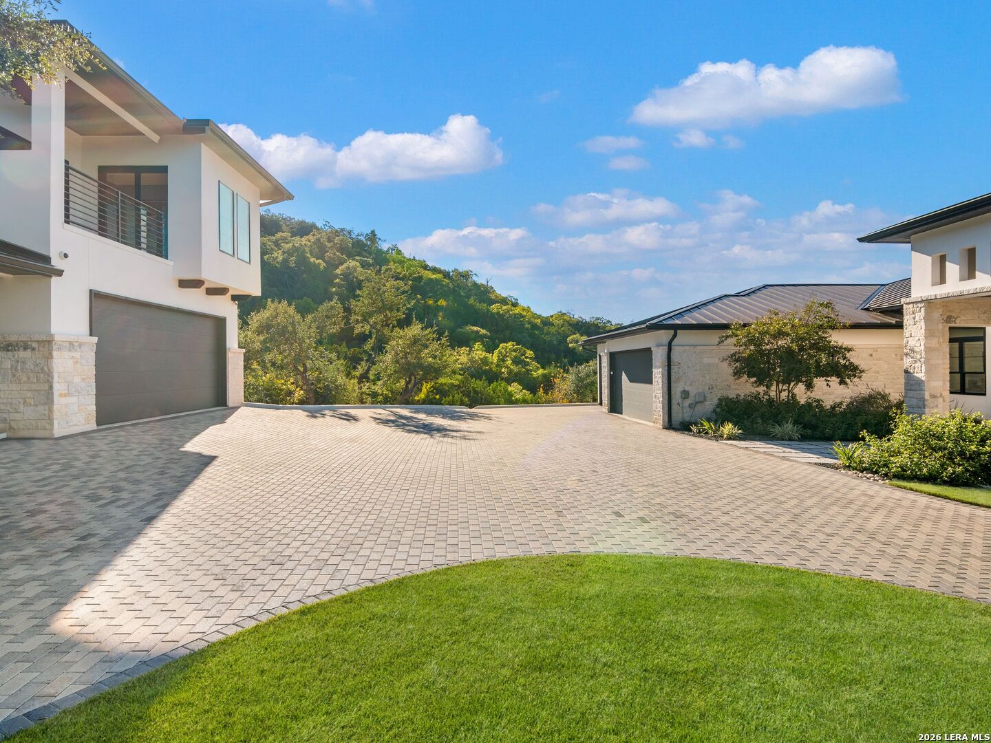 10702 Nina Ridge