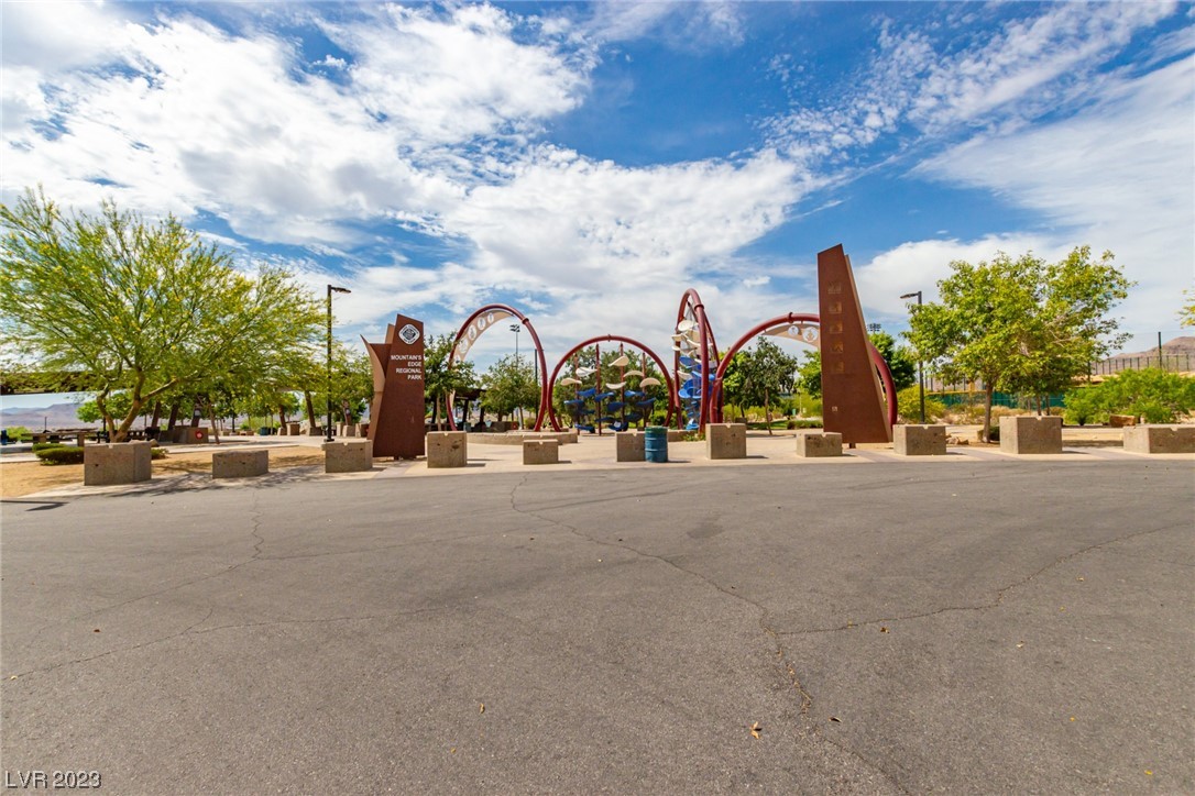 8655 Weed Willows Avenue