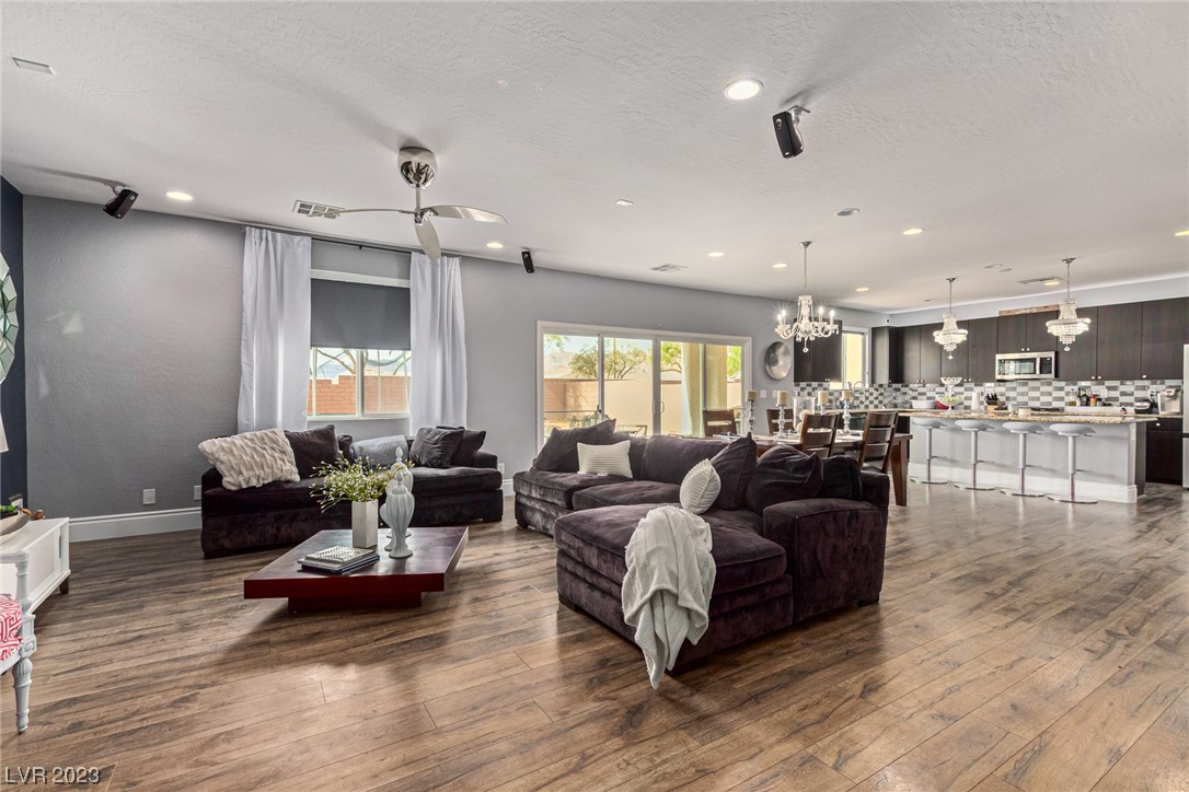 8655 Weed Willows Avenue