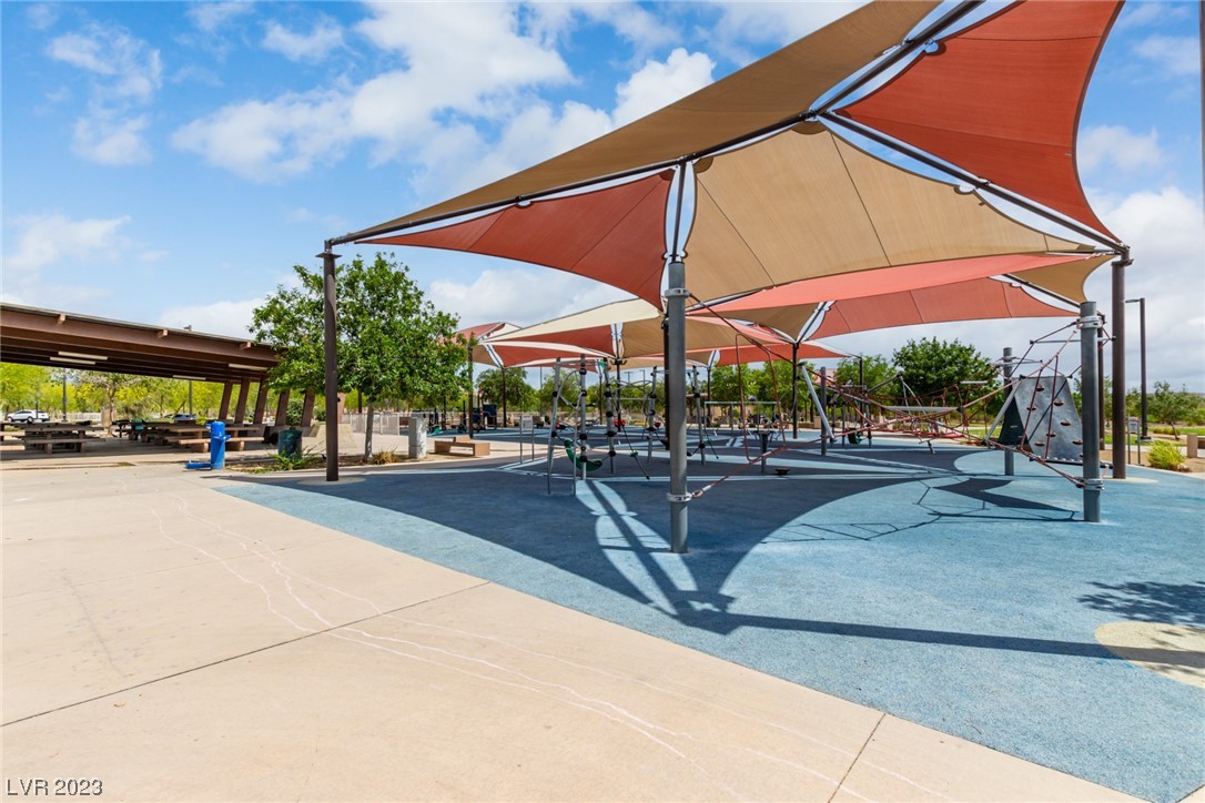 8655 Weed Willows Avenue