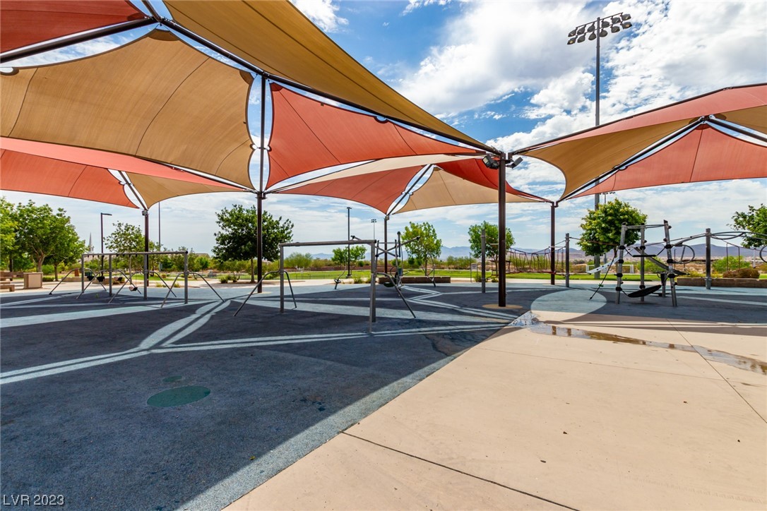 8655 Weed Willows Avenue