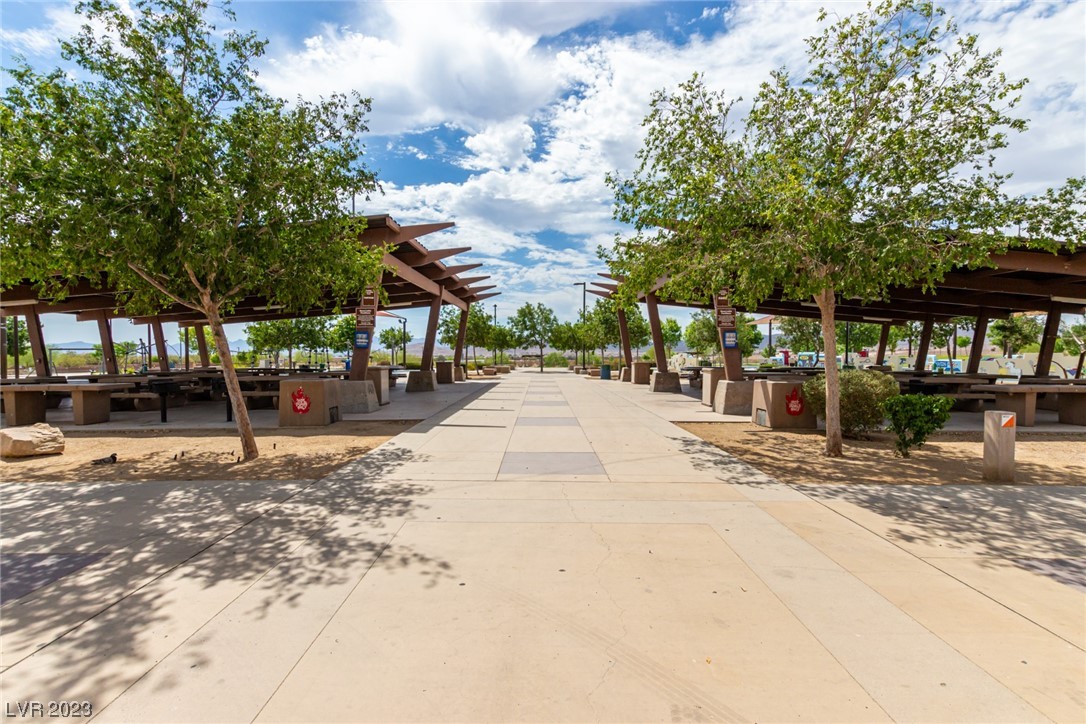 8655 Weed Willows Avenue