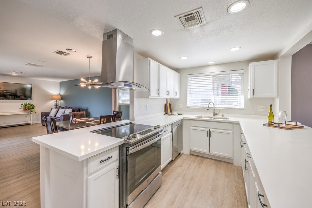 1824 East Oakey Boulevard