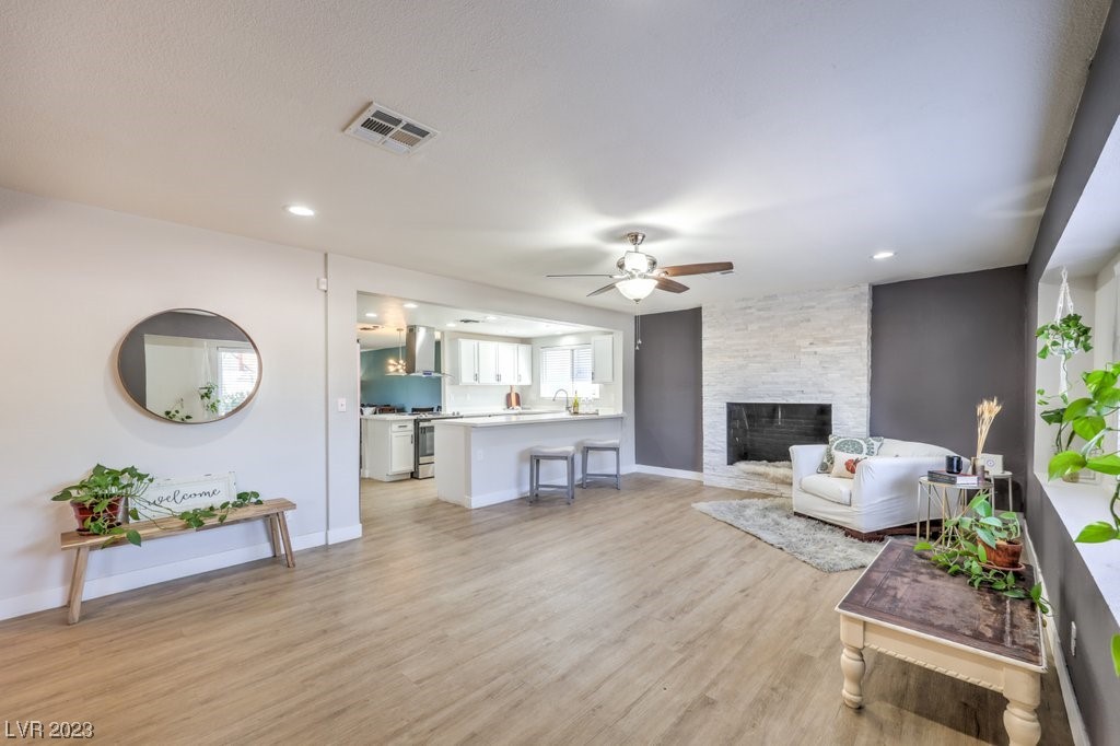 1824 East Oakey Boulevard