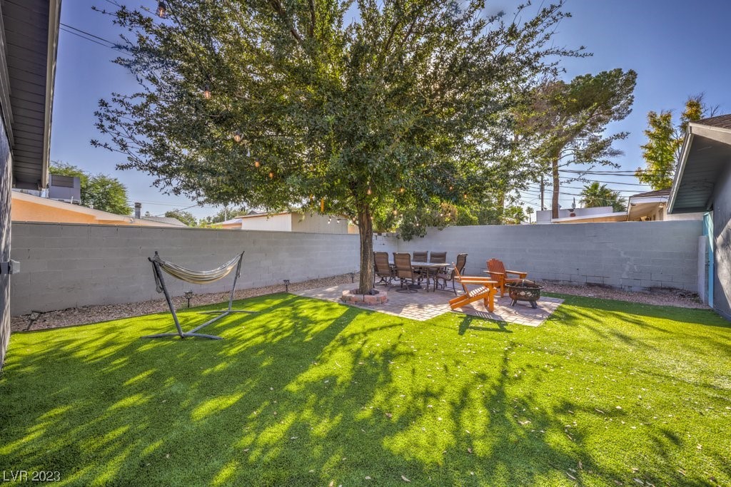 1824 East Oakey Boulevard