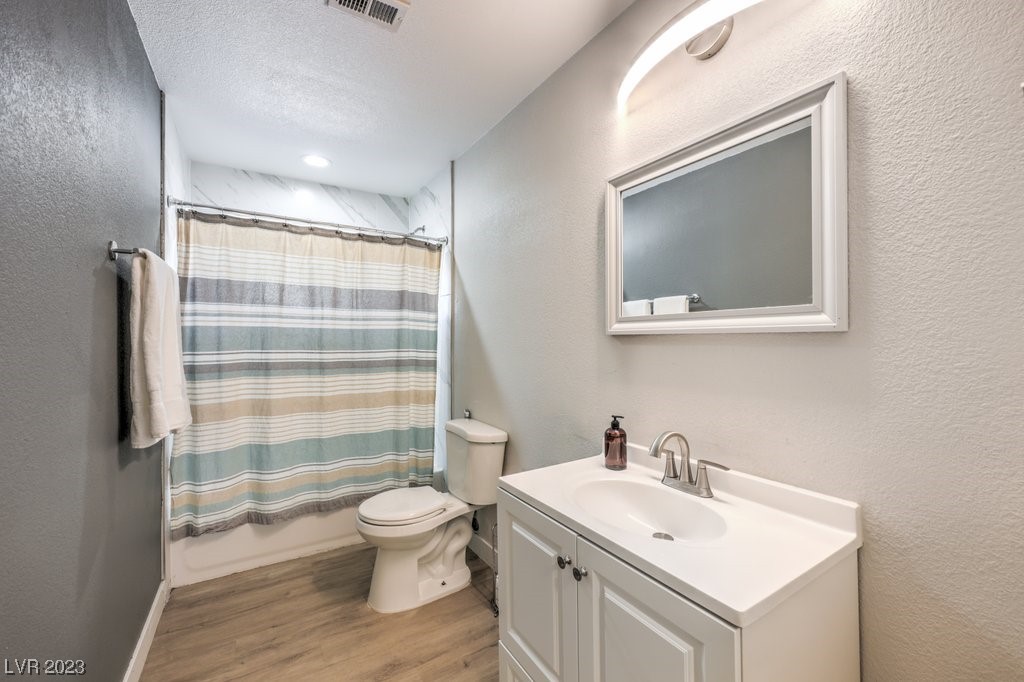 1824 East Oakey Boulevard