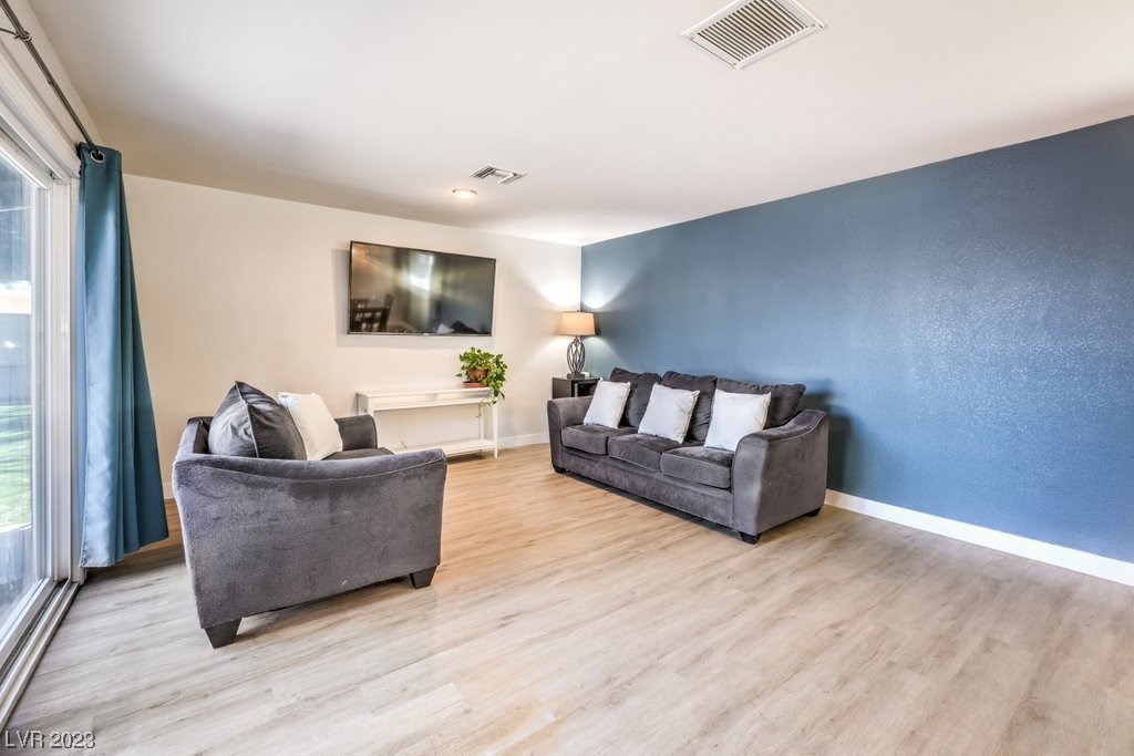 1824 East Oakey Boulevard