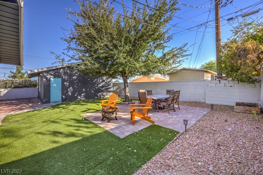 1824 East Oakey Boulevard