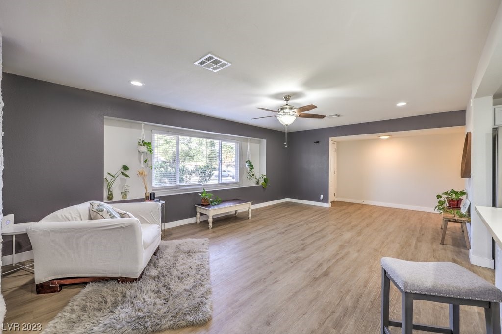 1824 East Oakey Boulevard