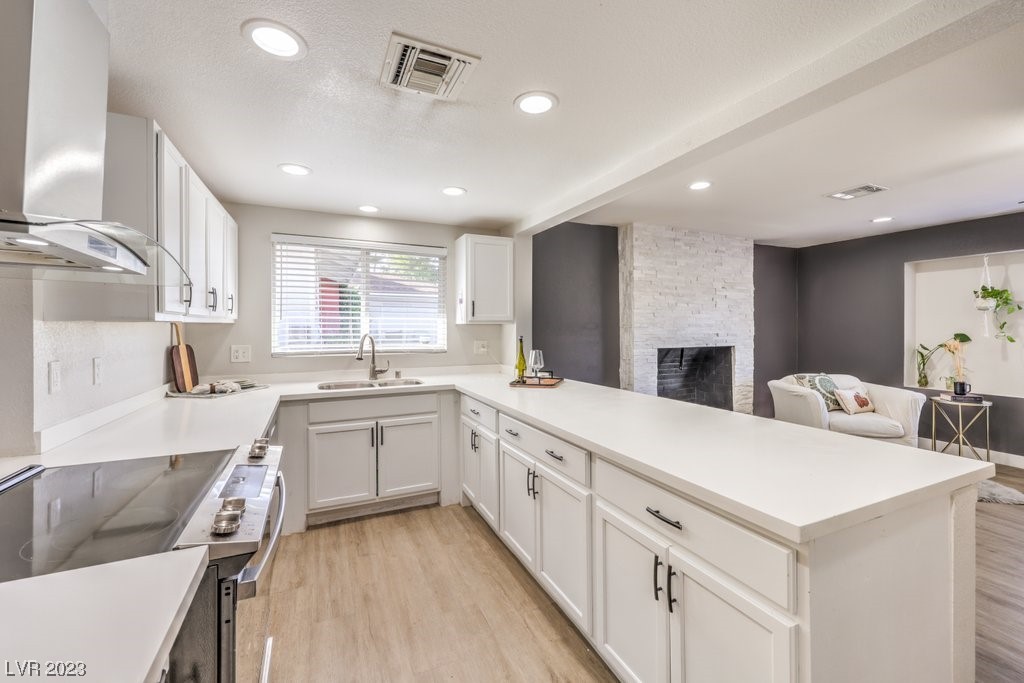 1824 East Oakey Boulevard