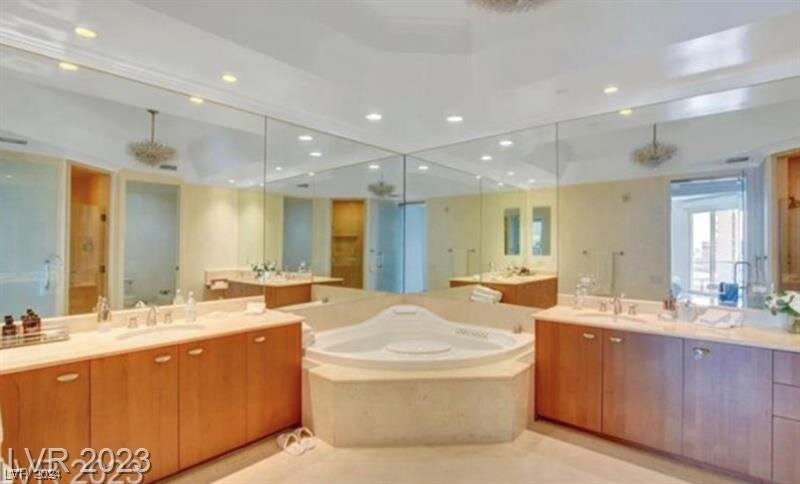 2777 Paradise Road 2702