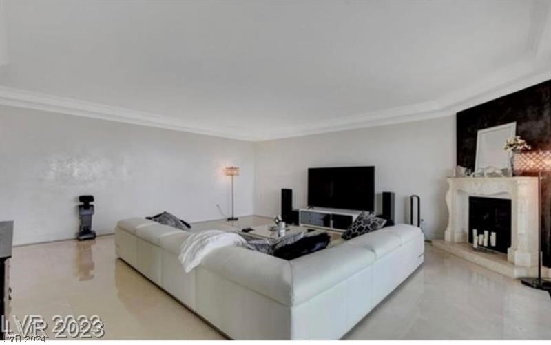 2777 Paradise Road 2702