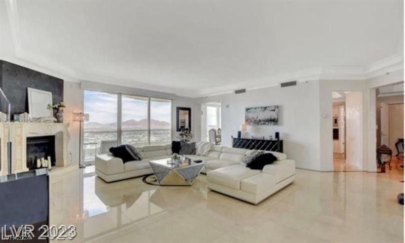 2777 Paradise Road 2702