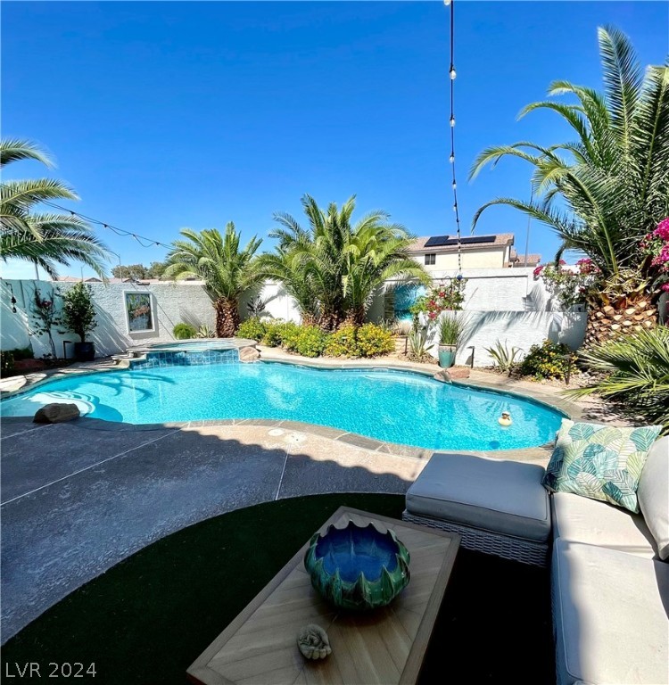 10008 Hawthorne Grove Street