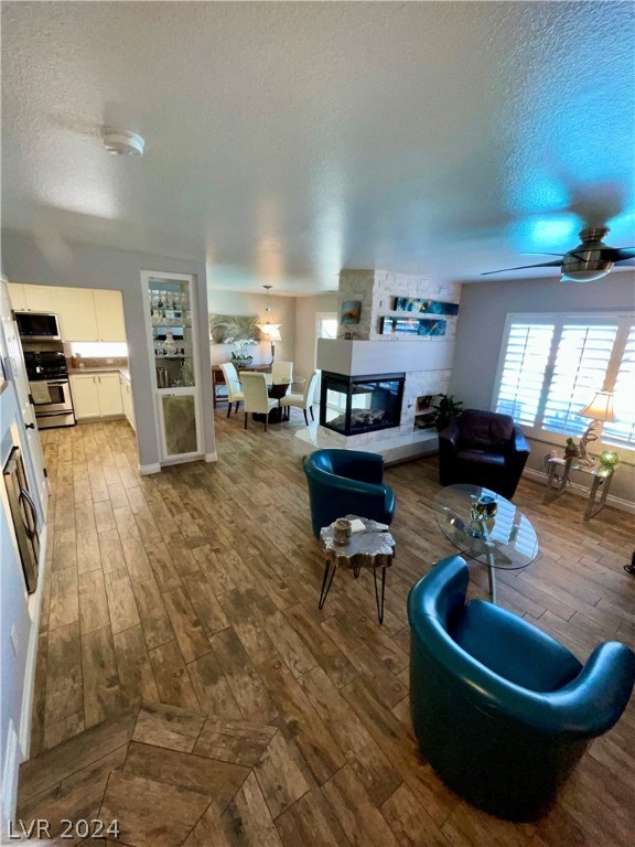 10008 Hawthorne Grove Street