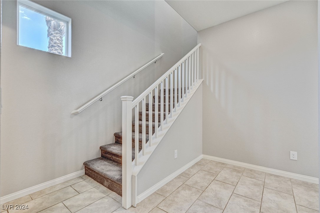 9238 Bluemist Falls Street