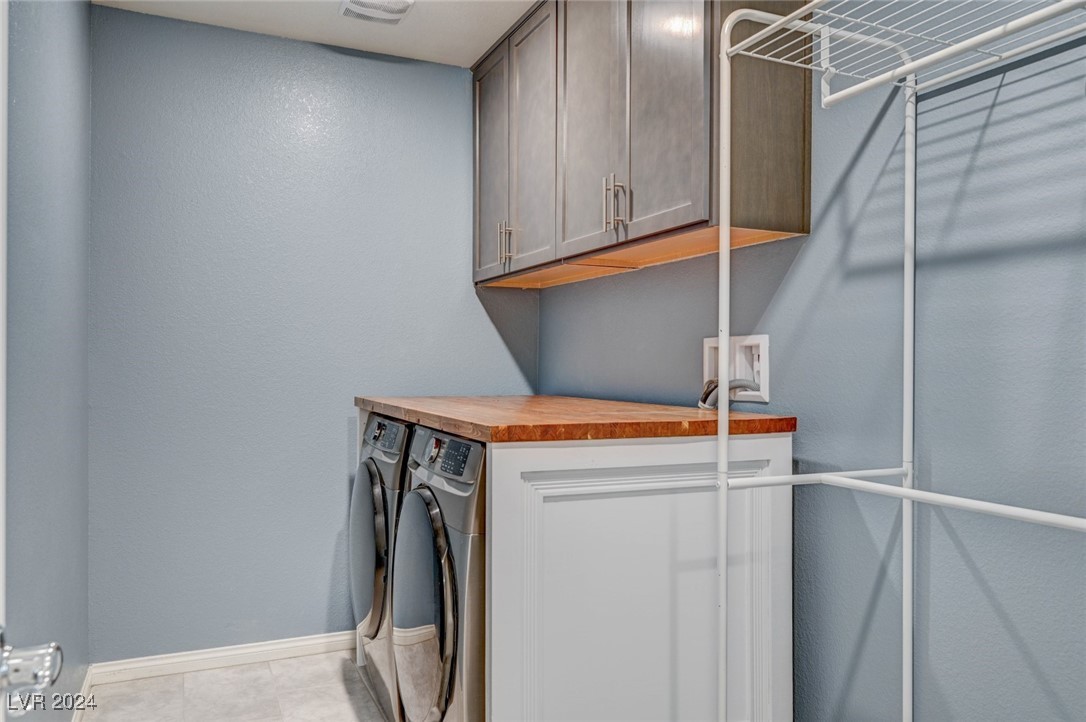 9238 Bluemist Falls Street