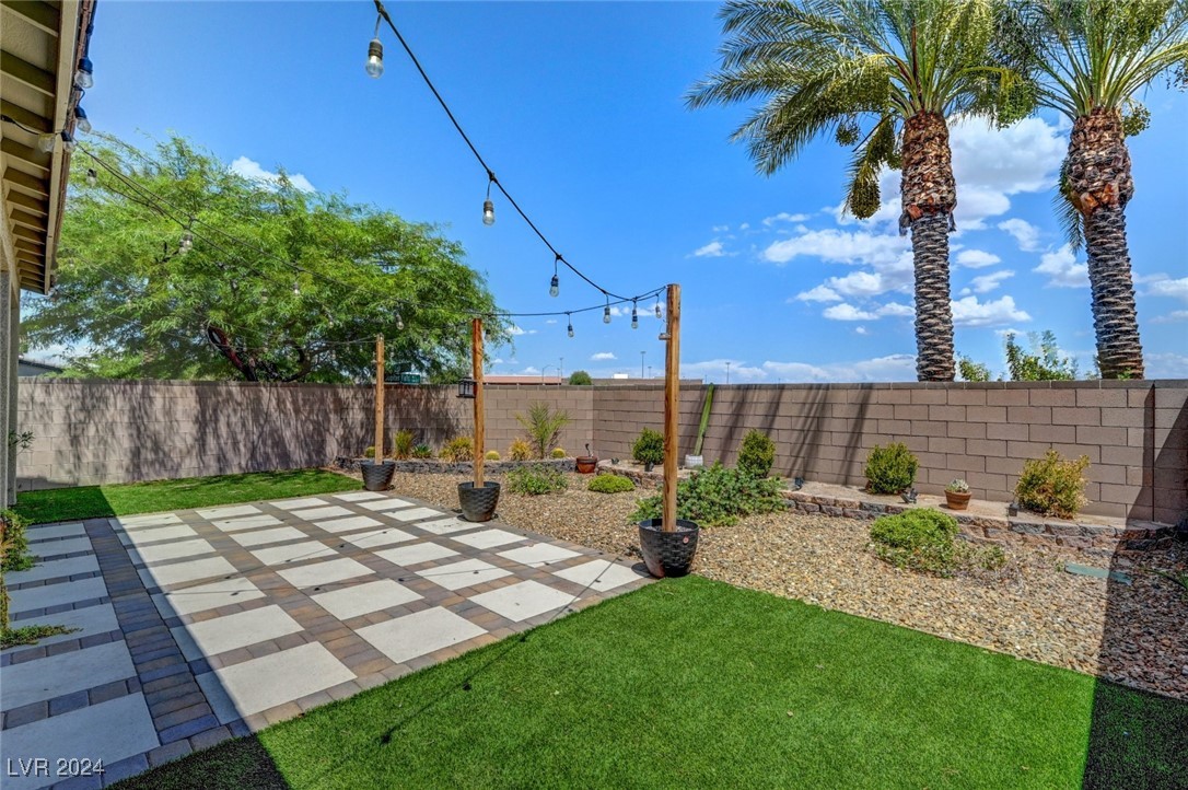 9238 Bluemist Falls Street