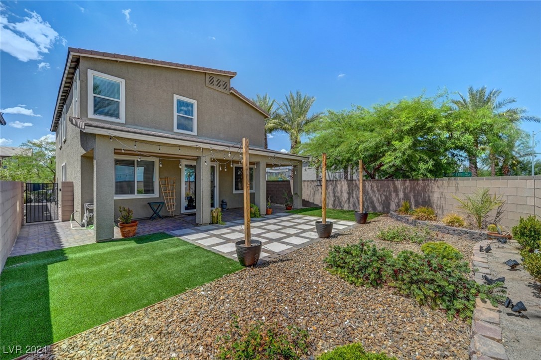 9238 Bluemist Falls Street