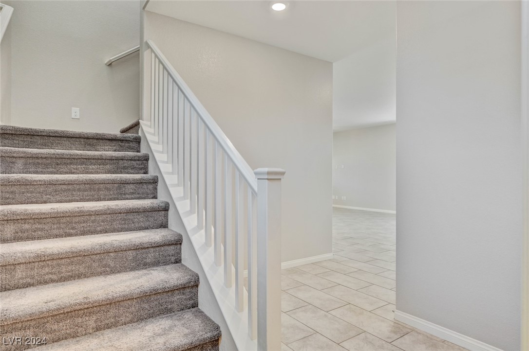 9238 Bluemist Falls Street