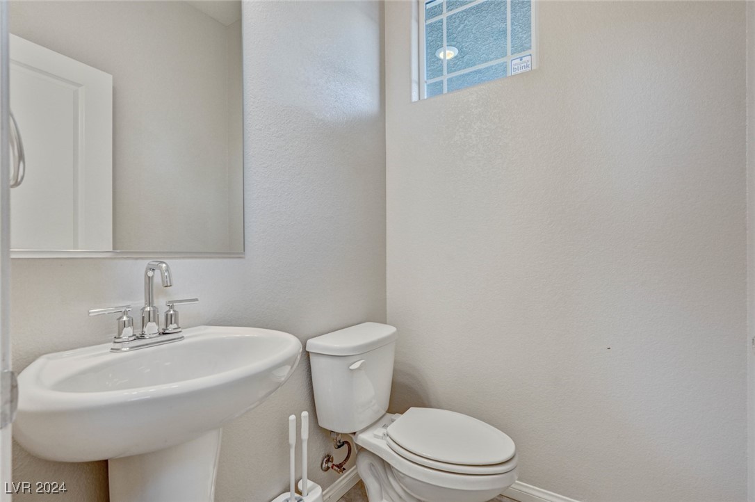 9238 Bluemist Falls Street