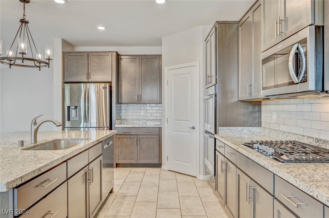 9238 Bluemist Falls Street