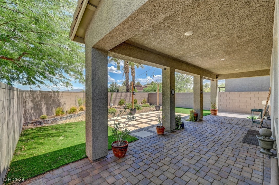 9238 Bluemist Falls Street