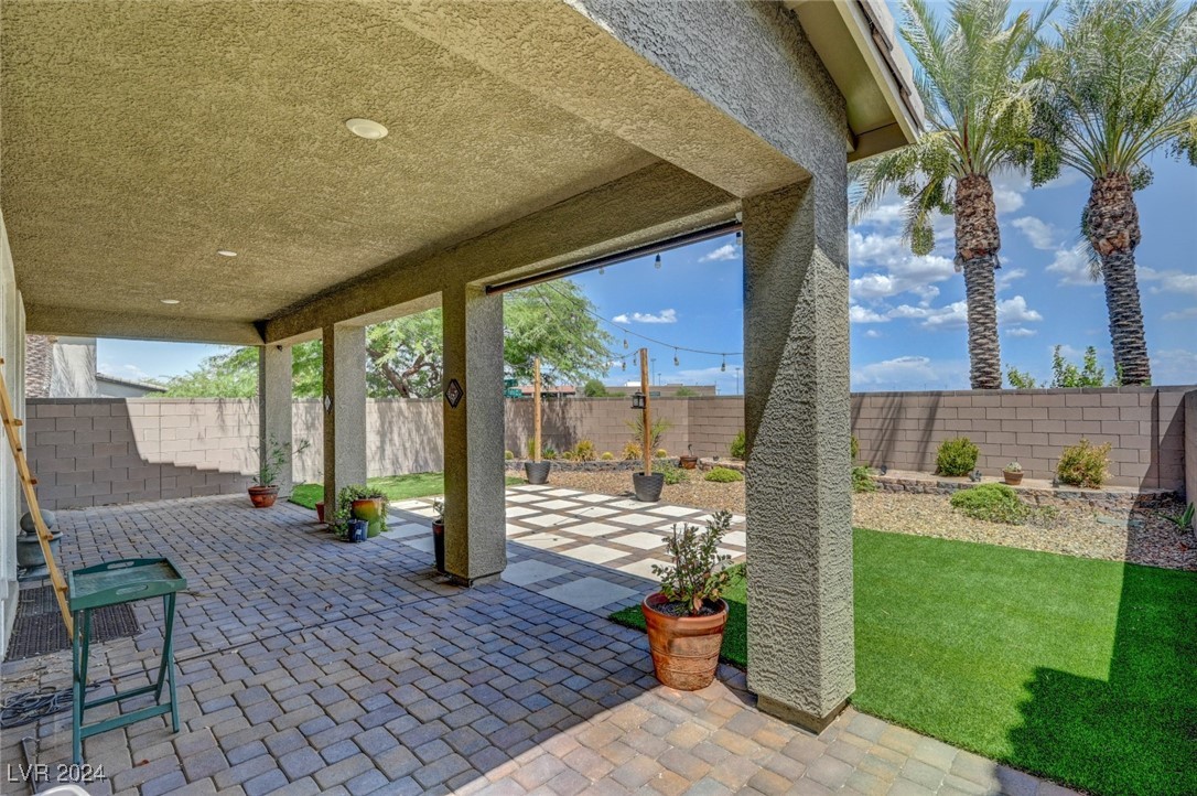 9238 Bluemist Falls Street