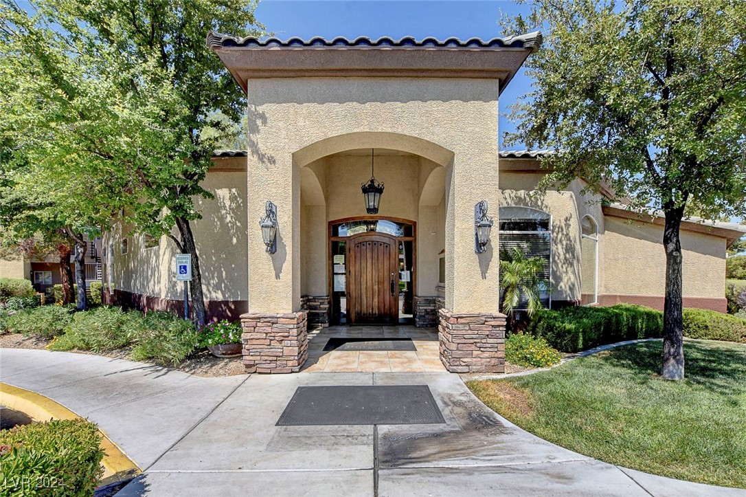 4400 South Jones Boulevard 2064