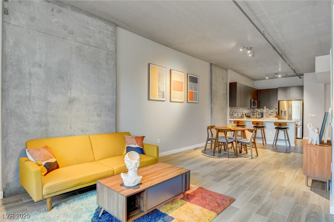 353 East Bonneville Avenue 754