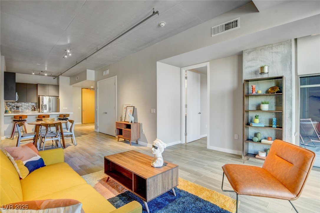 353 East Bonneville Avenue 754