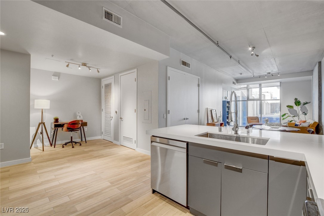 353 East Bonneville Avenue 754