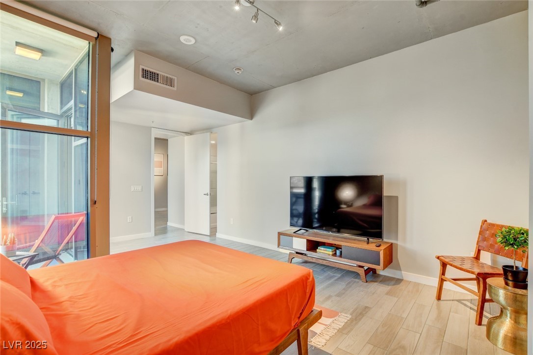 353 East Bonneville Avenue 754