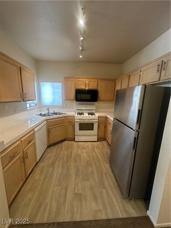 1830 North Buffalo Drive 2013