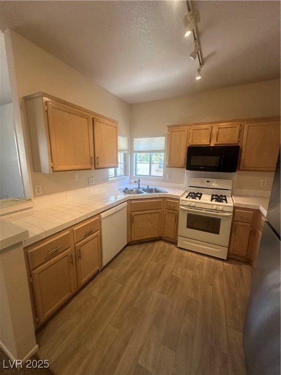 1830 North Buffalo Drive 2013