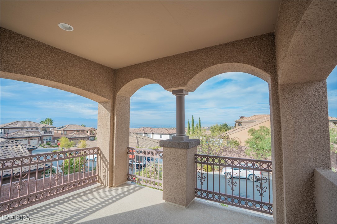 2265 Boutique Avenue