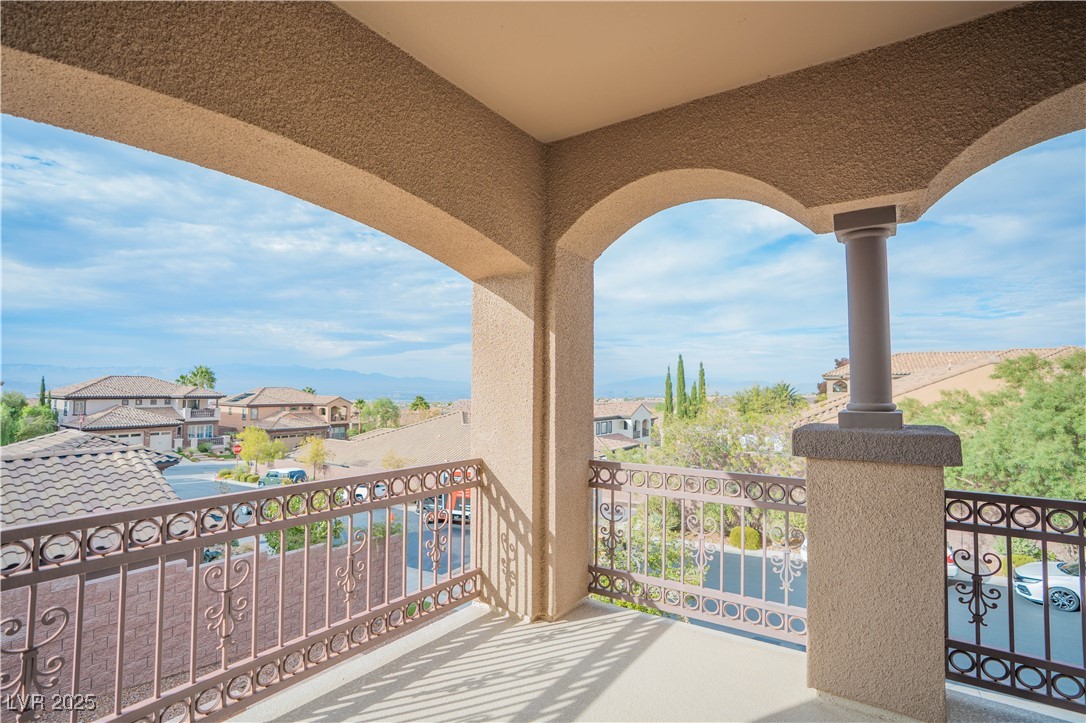 2265 Boutique Avenue