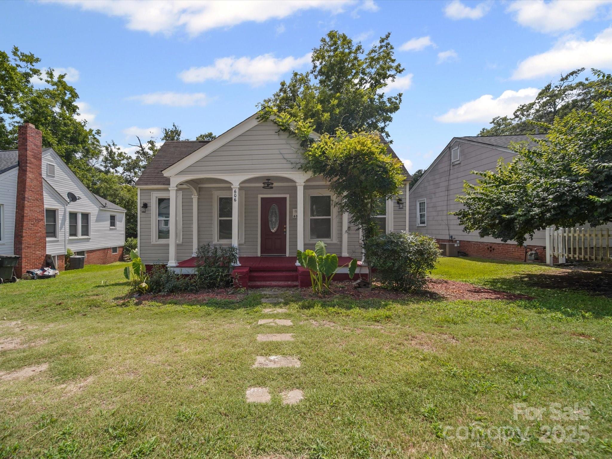606 E Black Street