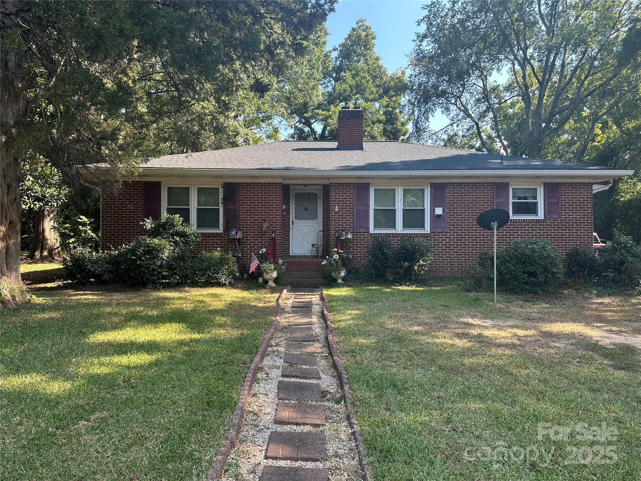 630 N Confederate Avenue