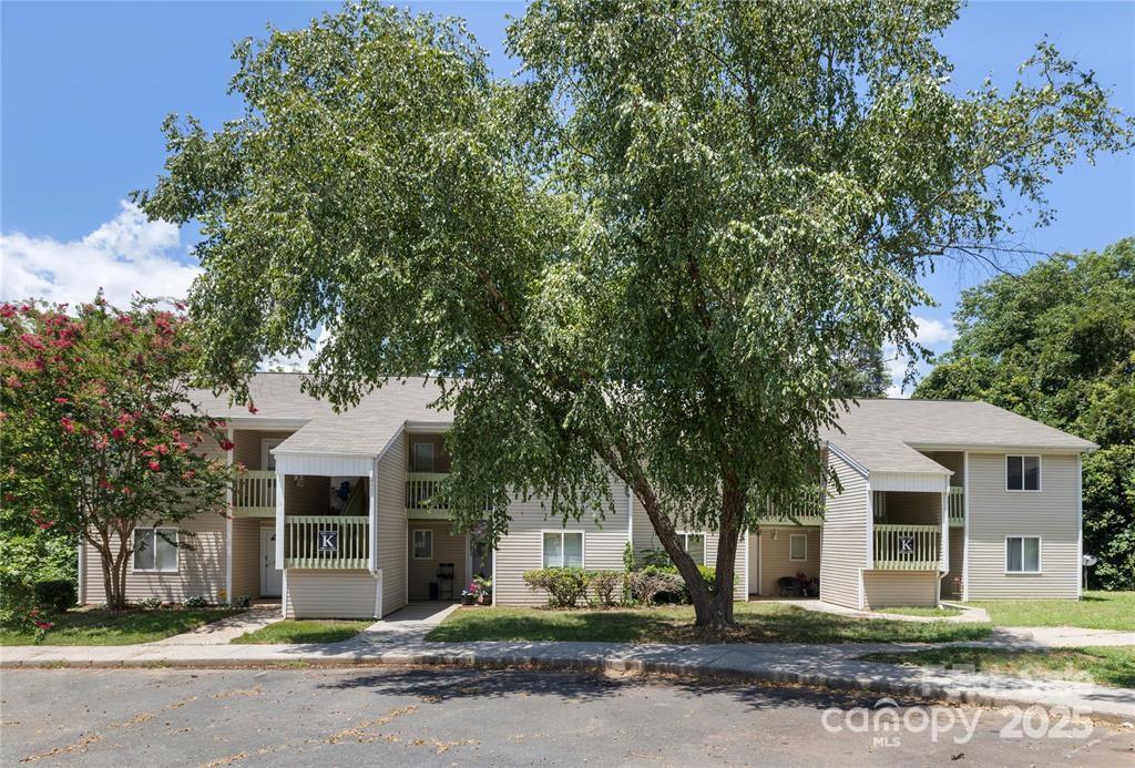 1596 Eagles Place