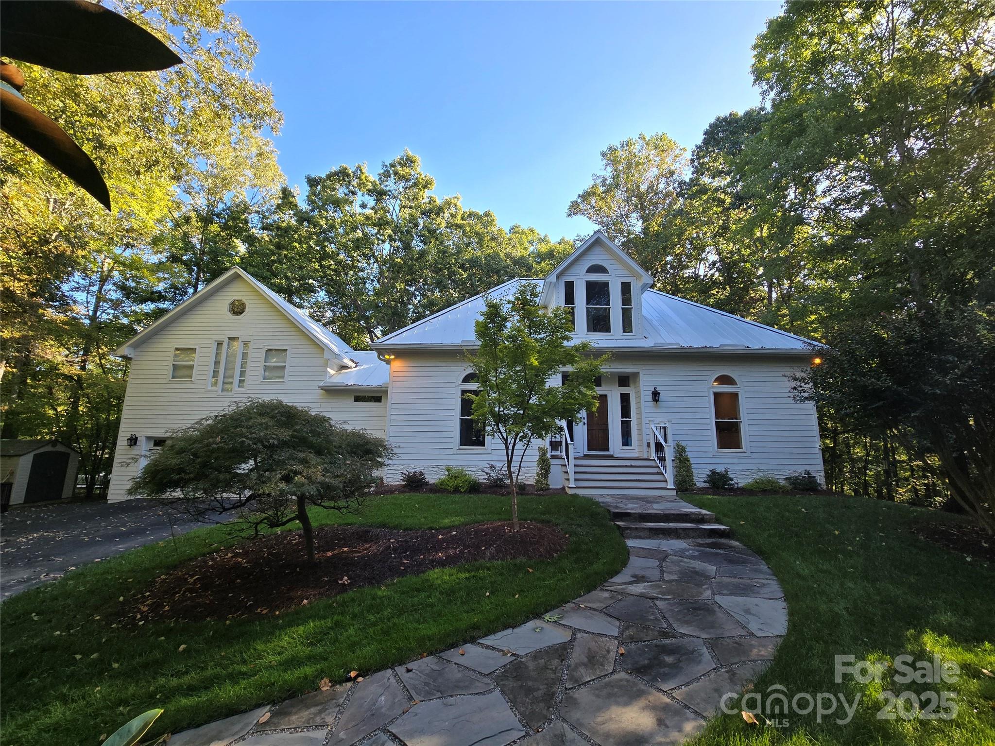 625 Lochaven Road