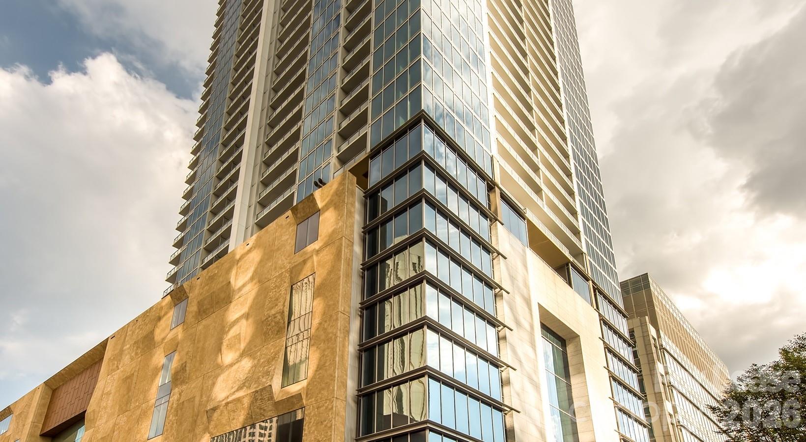 525 S Church Street Unit: 1F PREMIUM