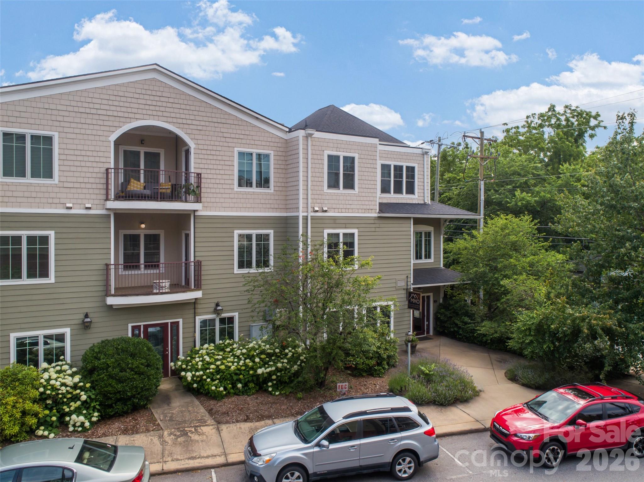 64 Clingman Avenue Unit: 101