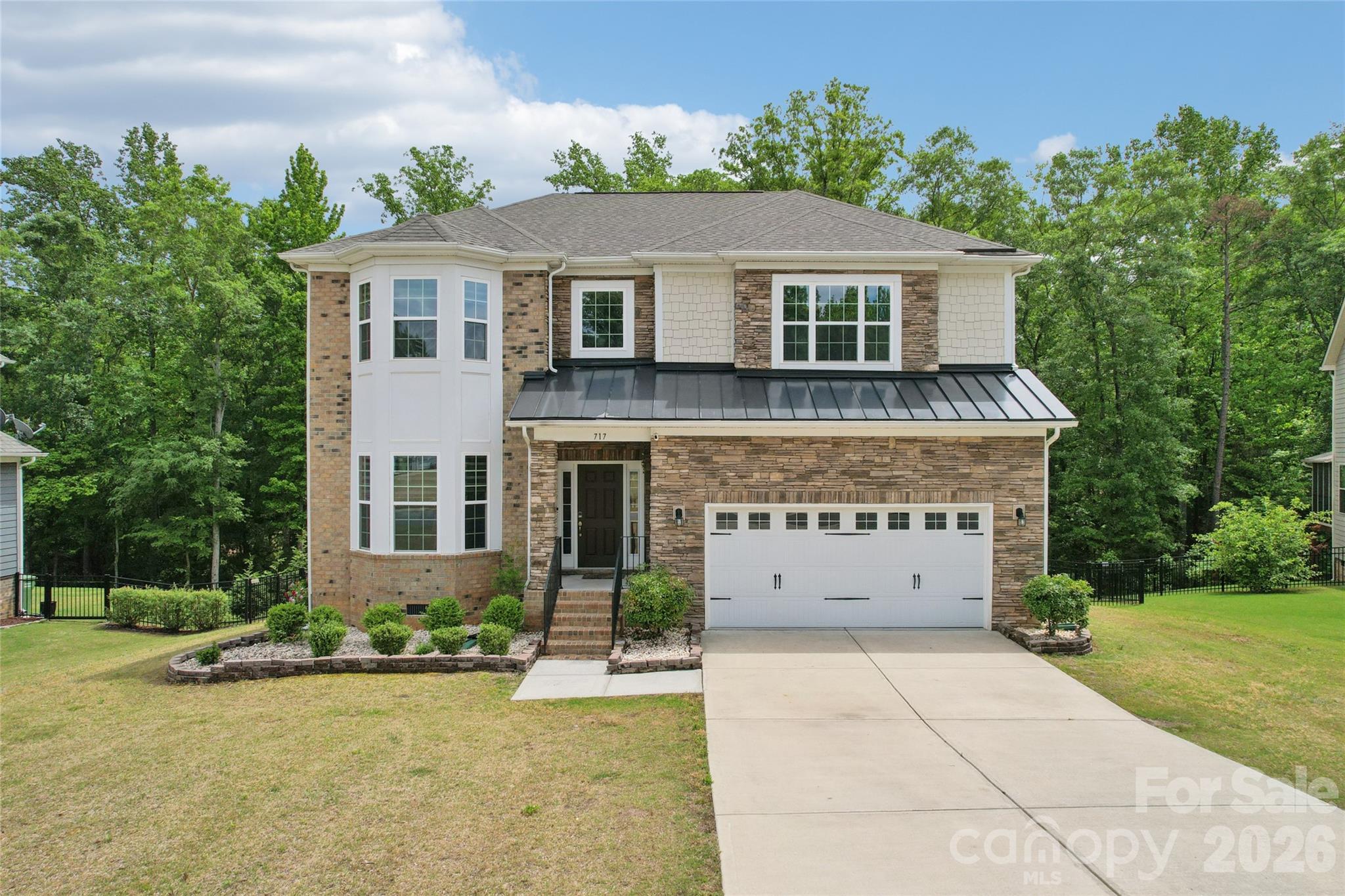 717 Laurel Oaks Court