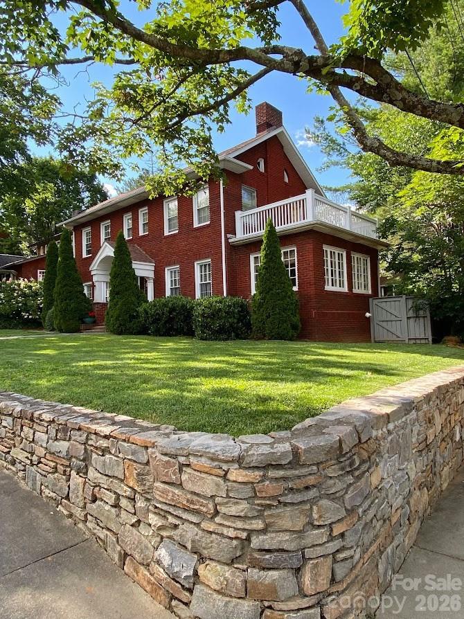 8 Colonial Place