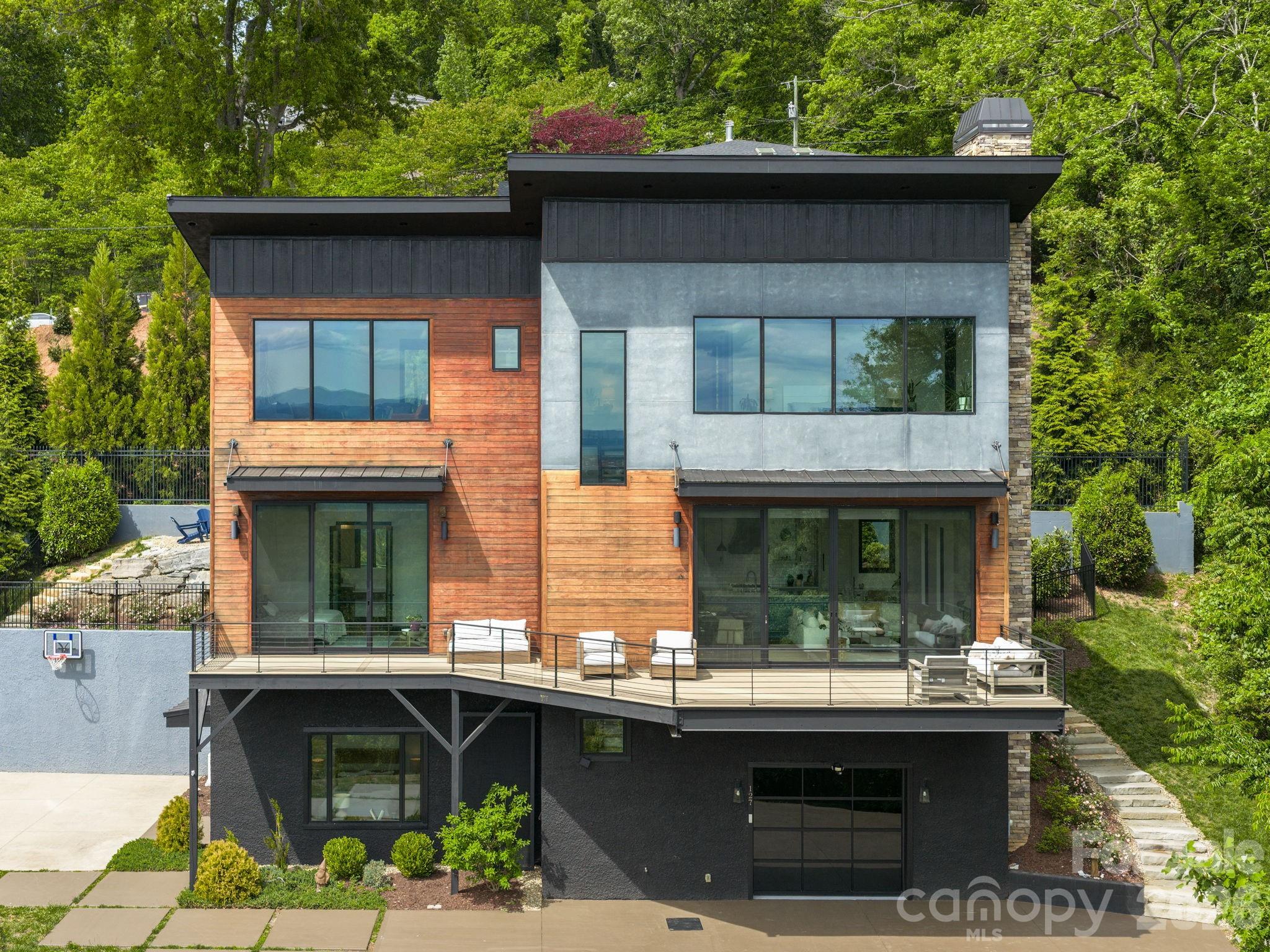 127 N Griffing Boulevard