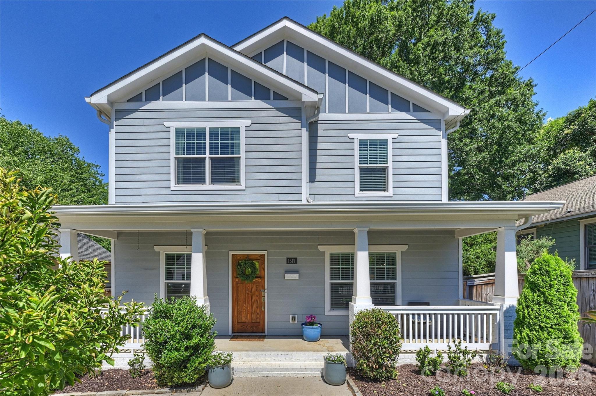 1617 Hawthorne Lane